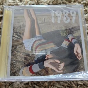 1989 (Taylor's version) cd yellow